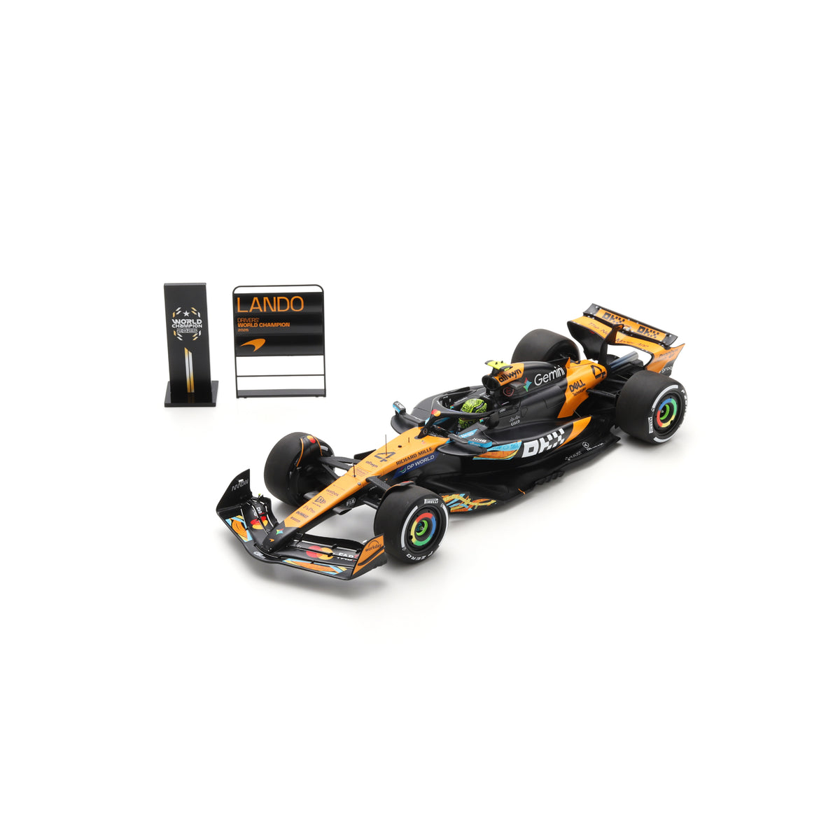 Spark 18S1118 1:18 - McLaren MCL39 No.4 3rd Abu Dhabi GP 2025 Lando Norris F1 Drivers' World Champion 2025 with pit board