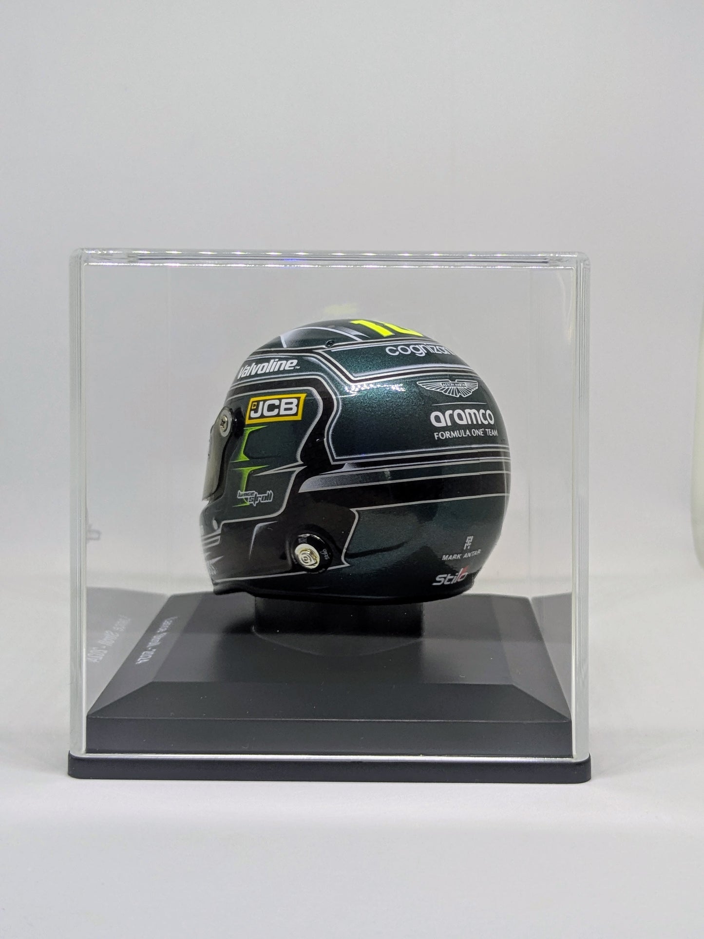 Spark 5HF144 Lance Stroll Helmet 1/5 - Aston Martin 2024