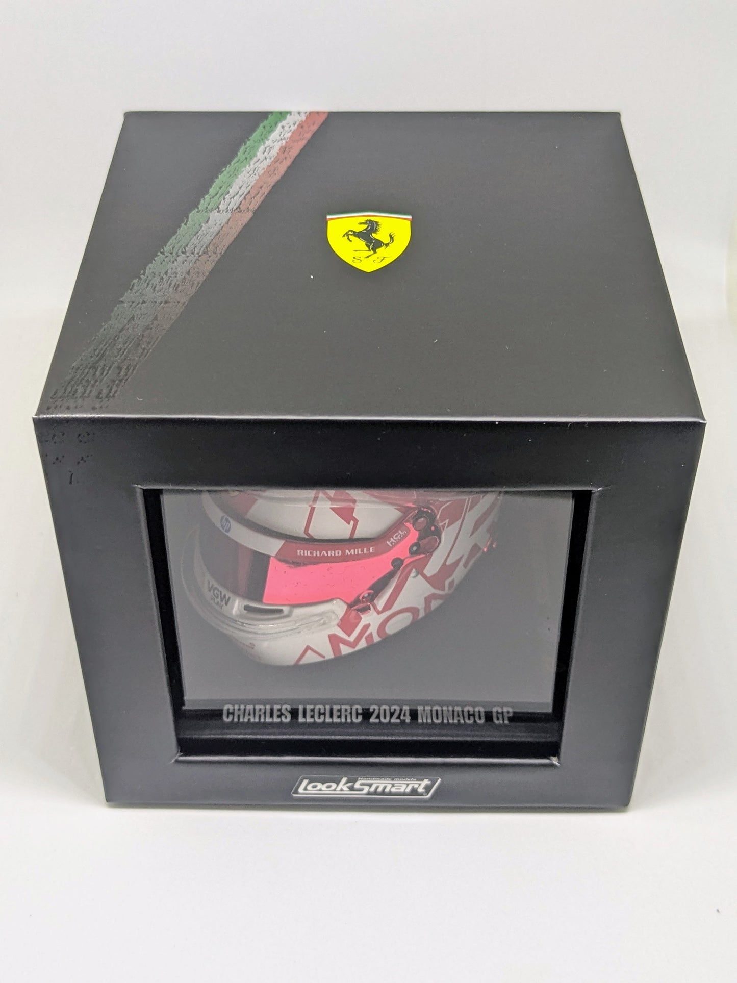 Looksmart LSHEL001 Casque 1:5 - Charles Leclerc - Scuderia Ferrari HP - Winner Monaco GP 2024