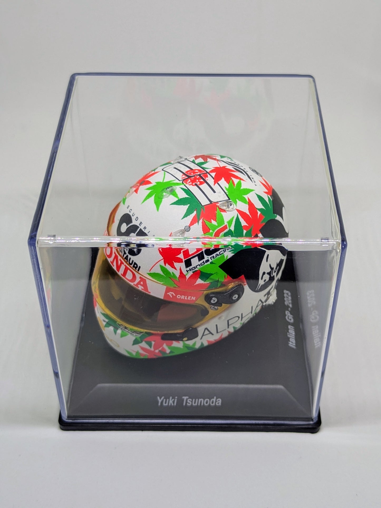 Spark 5HF123 Casque 1:5 - Yuki Tsunoda - Scuderia AlphaTauri - Italian GP 2023