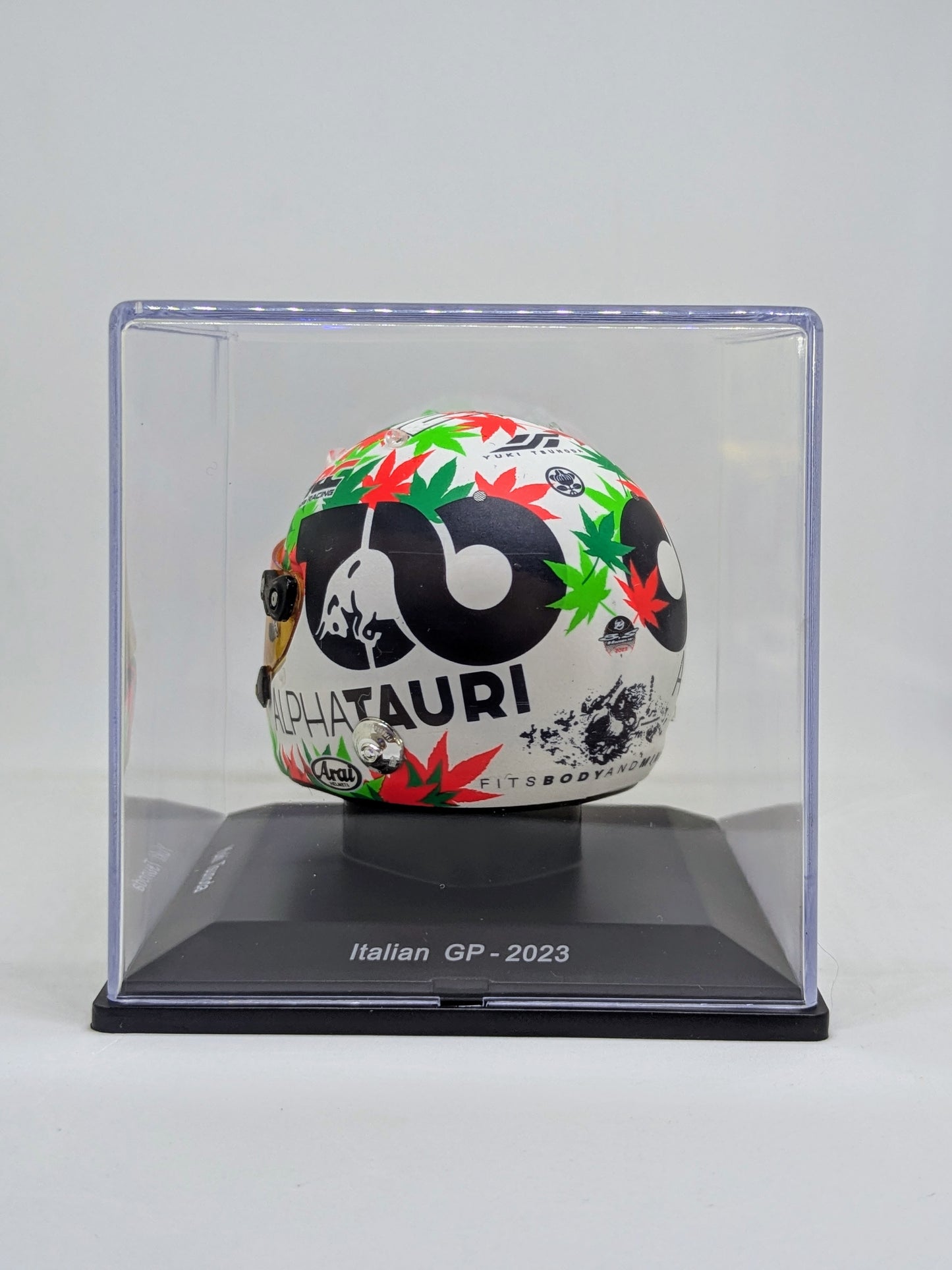 Spark 5HF123 Casque 1:5 - Yuki Tsunoda - Scuderia AlphaTauri - Italian GP 2023