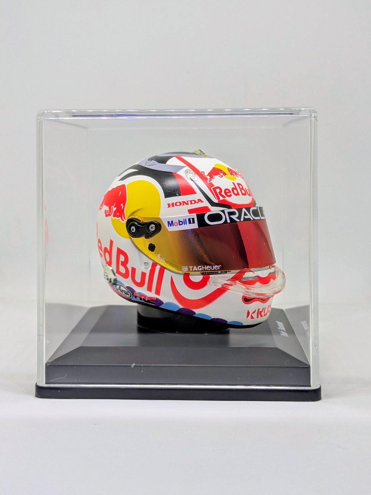 Spark 5HF204 Casque 1:5 - Yuki Tsunoda - Oracle Red Bull Racing - Japanese GP 2025
