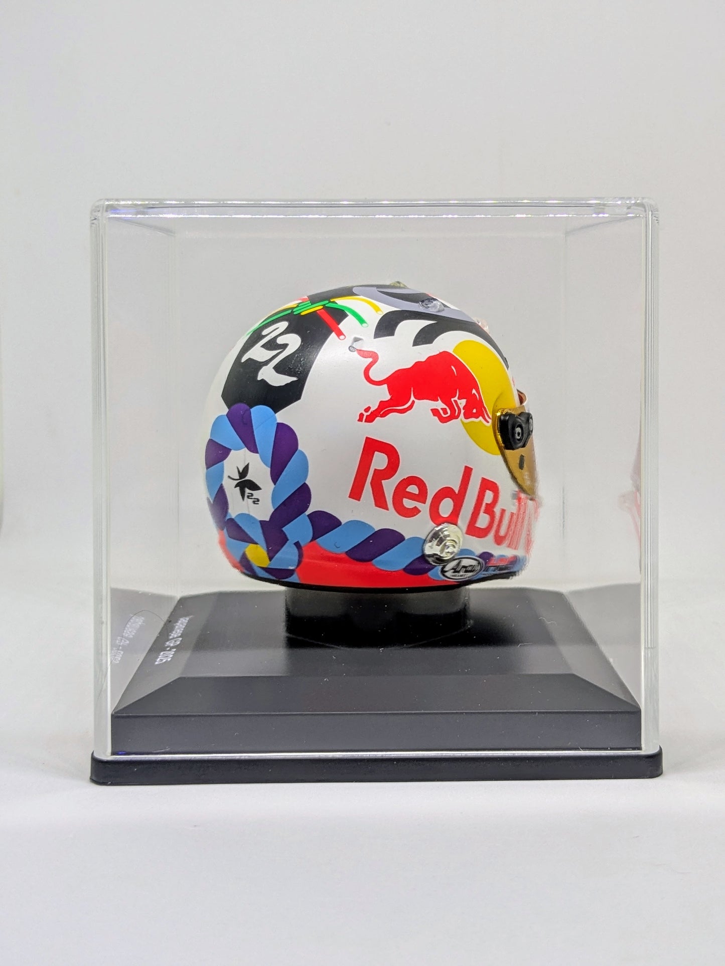 Spark 5HF204 Casque 1:5 - Yuki Tsunoda - Oracle Red Bull Racing - Japanese GP 2025