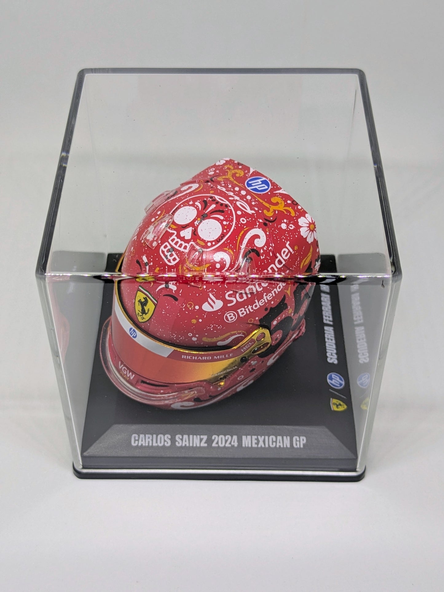 Looksmart LSHEL007 Helmet 1:5 - Carlos Sainz Jr - Scuderia Ferrari HP Mexican GP 2024 WINNER