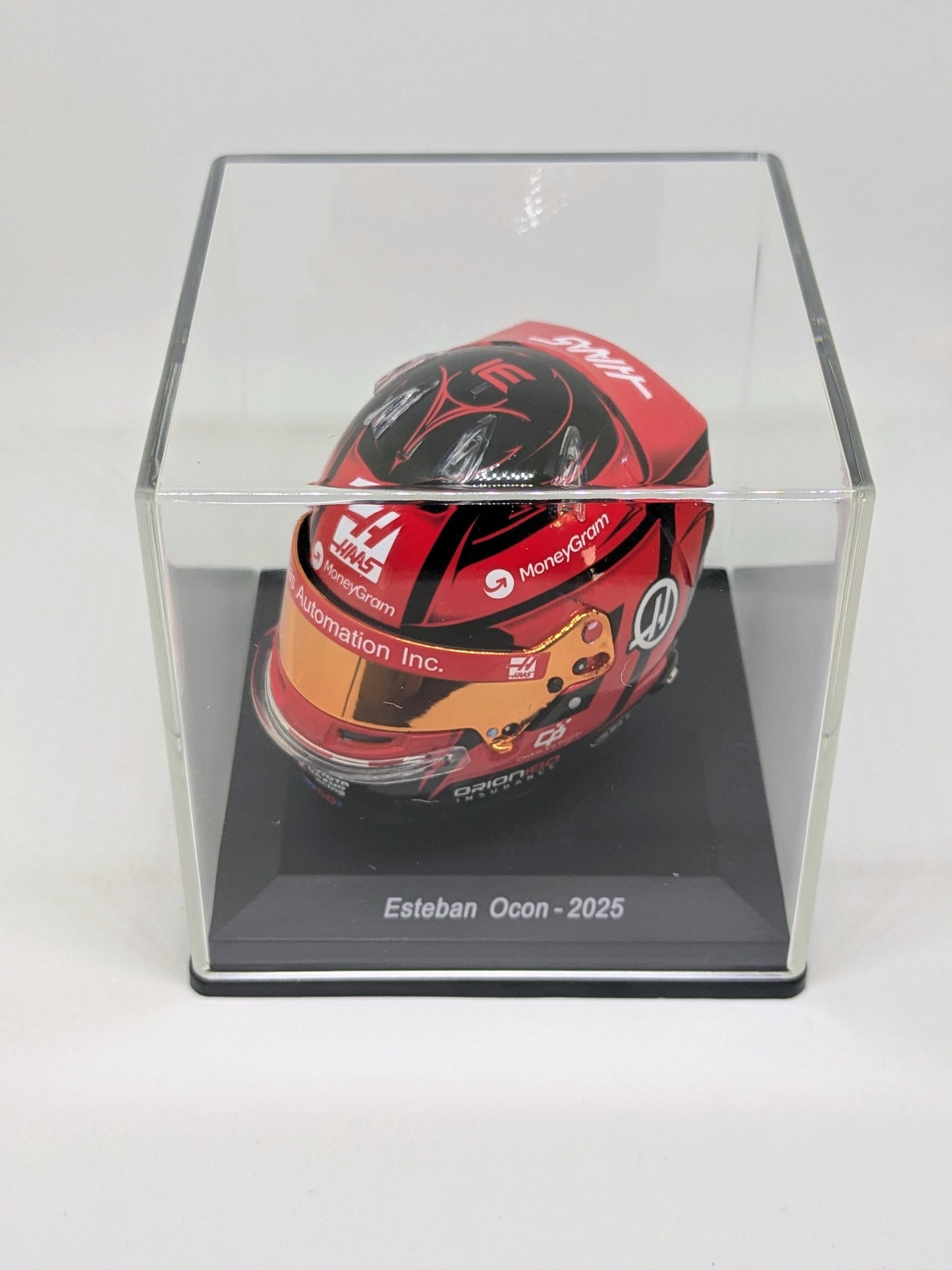 Spark 5HF184 Casque 1:5 - Esteban Ocon - MoneyGram Haas F1 Team 2025