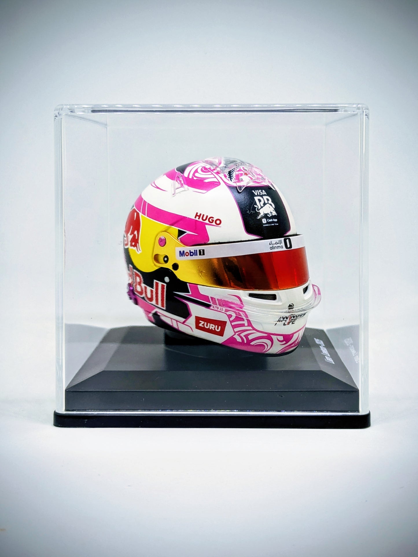 Spark 5HF193 Casque 1:5 - Liam Lawson - Oracle Red Bull Racing 2025