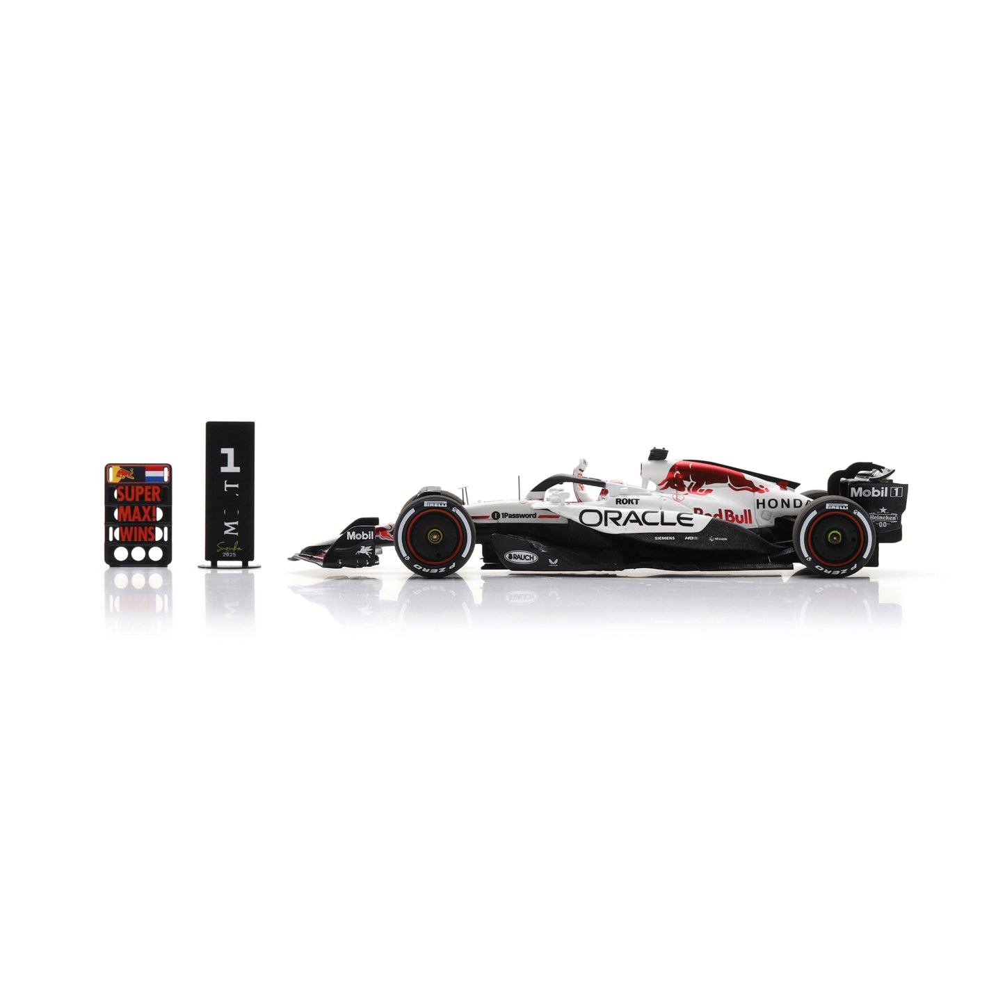 PRECOMMANDE - Spark S9594 1:43 - Red Bull Racing RB21 No.1 Oracle Red Bull Racing Winner Japanese GP 2025 Max Verstappen With Pit Board