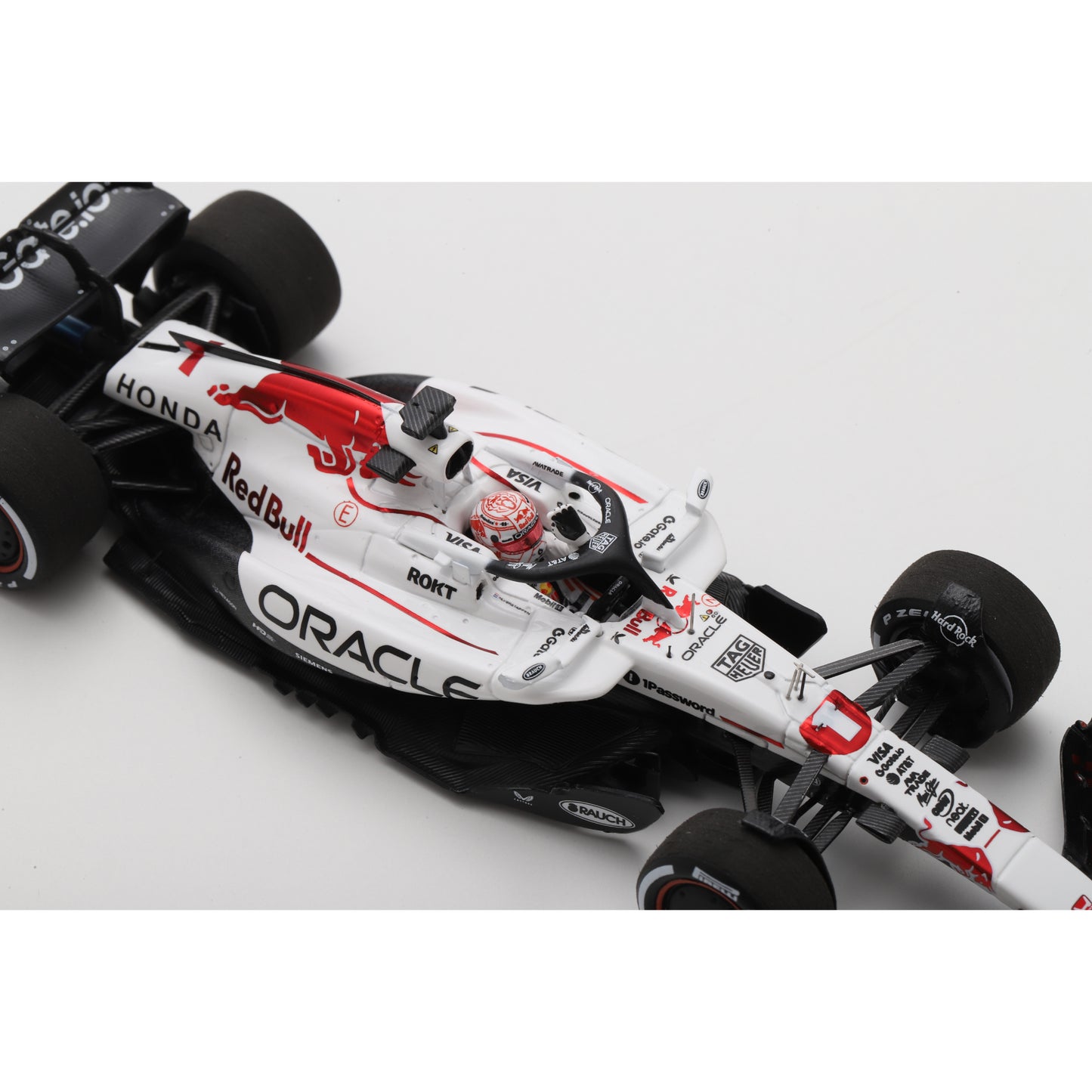 PRECOMMANDE - Spark S9594 1:43 - Red Bull Racing RB21 No.1 Oracle Red Bull Racing Winner Japanese GP 2025 Max Verstappen With Pit Board