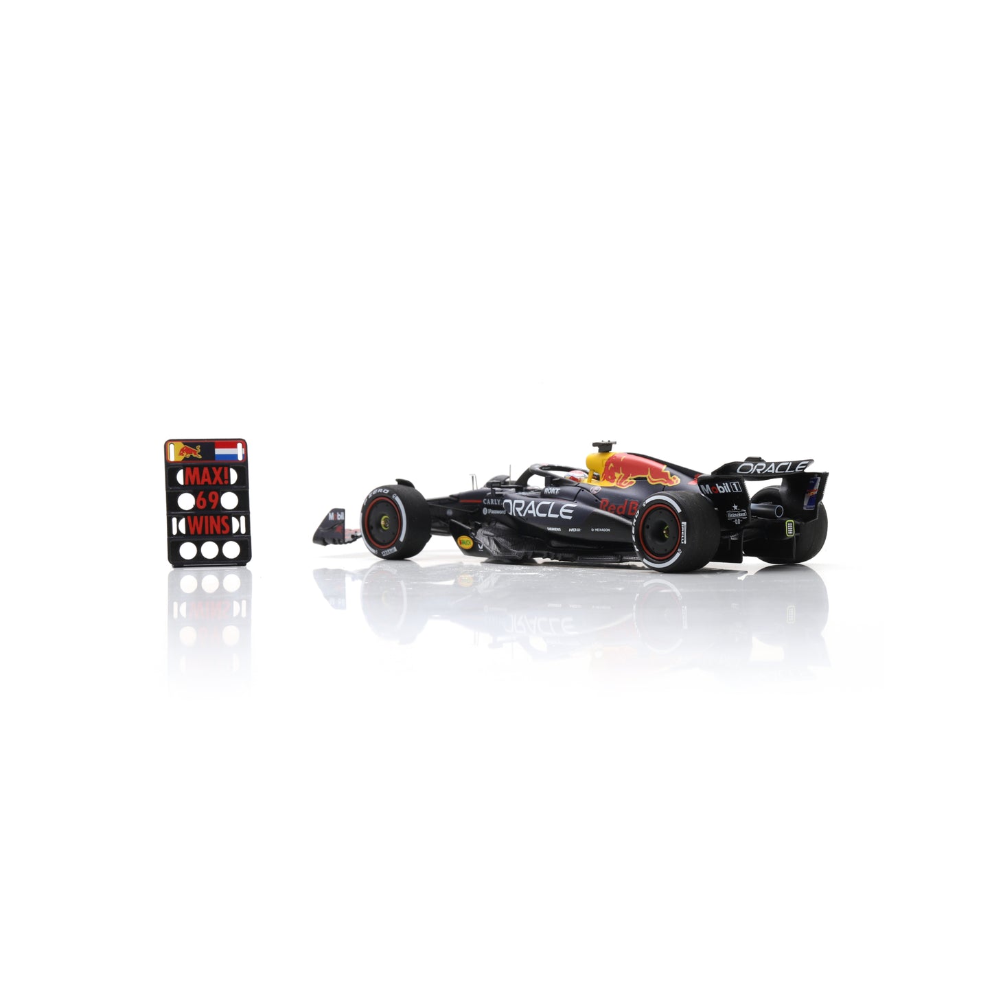Spark S9669 1:43 - RED BULL Racing RB21 N°1 Oracle Red Bull Racing Winner Las Vegas 2025 Max Verstappen with Pit Board