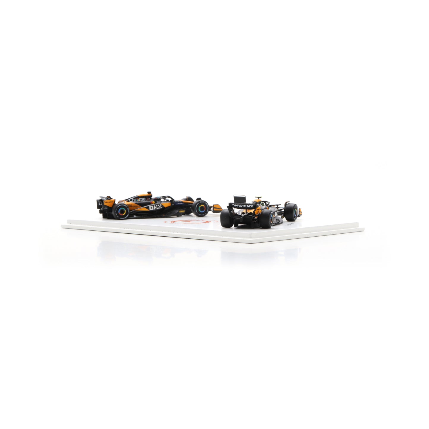 Spark Y418 1:64 - McLaren MCL38 No.4 & No.81 Formula 1 Constructors' Champion 2024 Lando Norris & Oscar Piastri (with pit board)