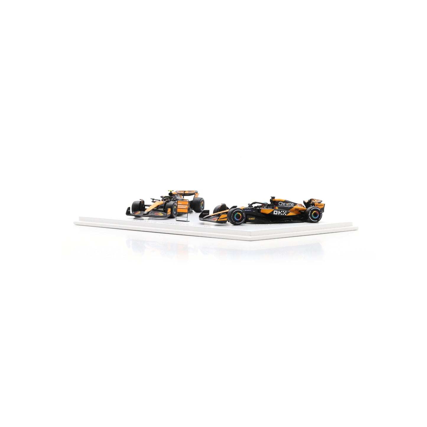 Spark Y418 1:64 - McLaren MCL38 No.4 & No.81 Formula 1 Constructors' Champion 2024 Lando Norris & Oscar Piastri (with pit board)