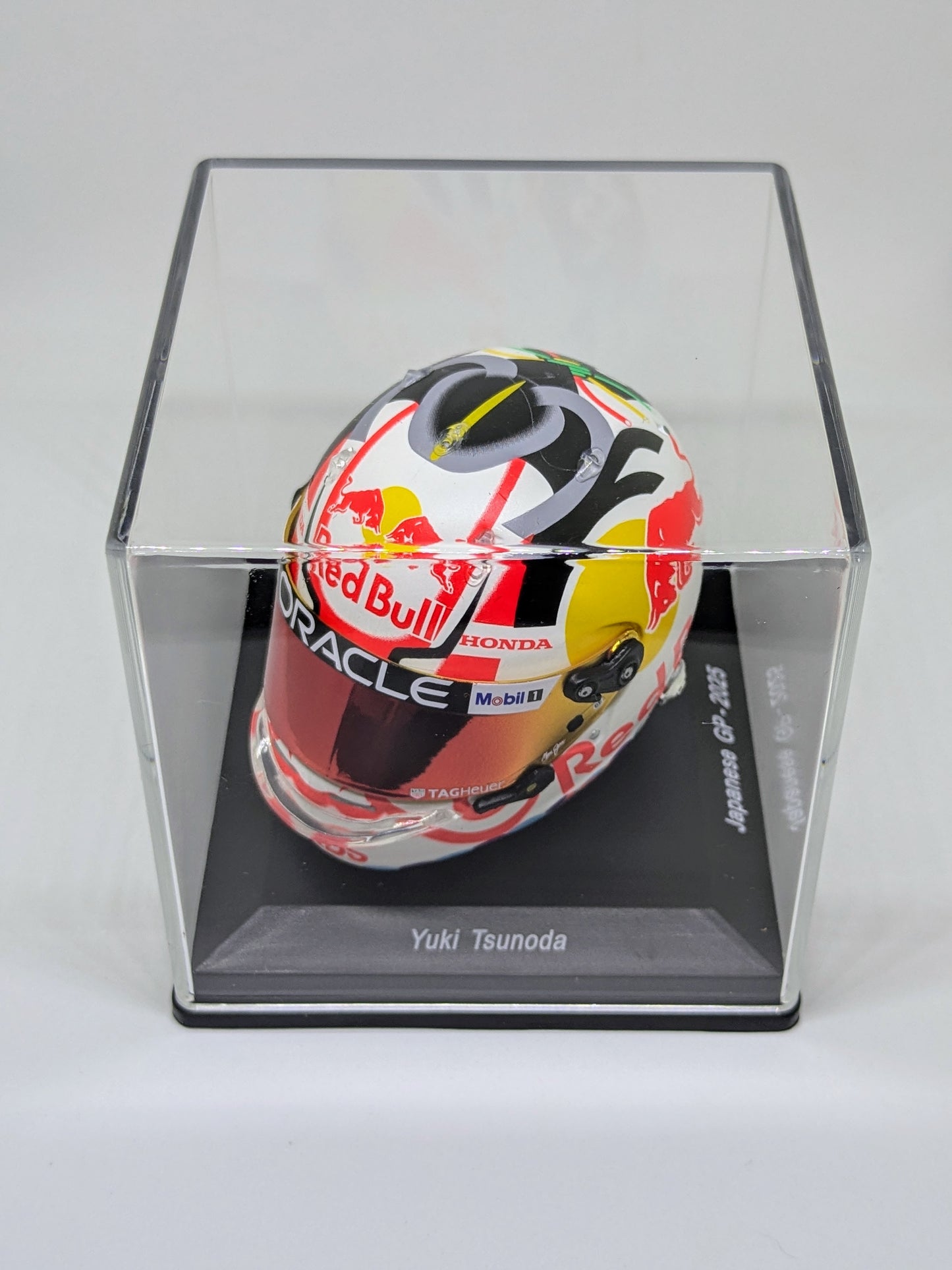 Spark 5HF204 Casque 1:5 - Yuki Tsunoda - Oracle Red Bull Racing - Japanese GP 2025