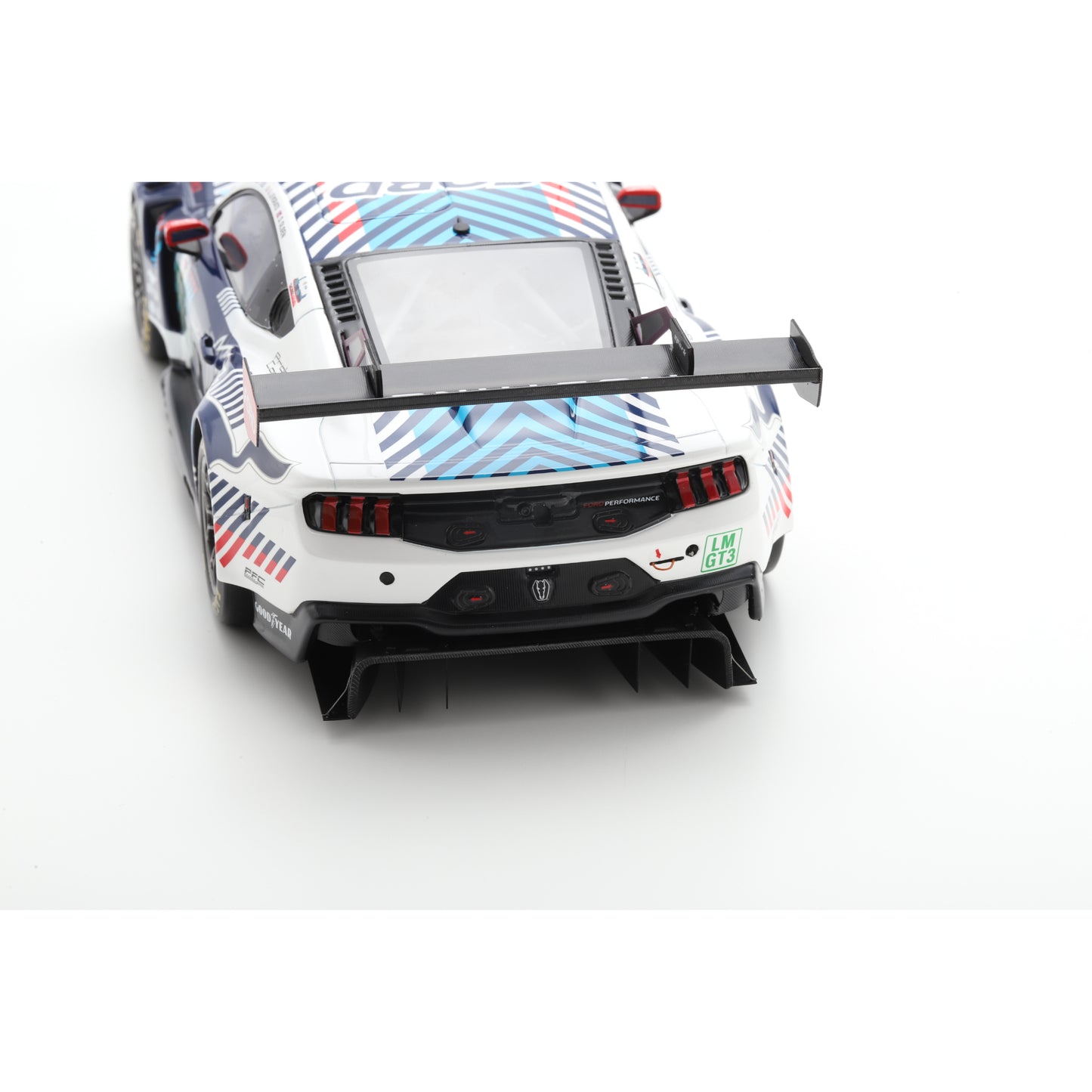 Spark 18S1053 1:18 - Ford Mustang LMGT3 No.88 PROTON COMPETITION Le Mans 24H 2025 S. Gattuso - G. Levorato - D. Olsen