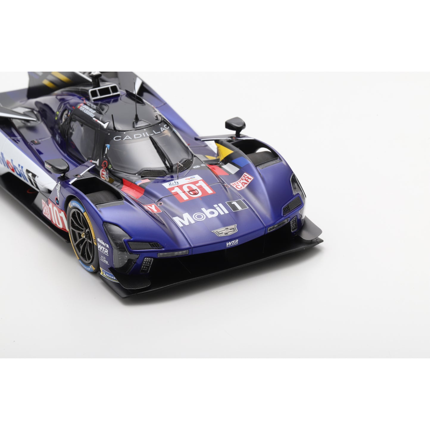 Spark 18S1066 1:18 - Cadillac V-Series.R No.101 CADILLAC WTR Le Mans 24H 2025 R. Taylor - J. Taylor - F. Albuquerque