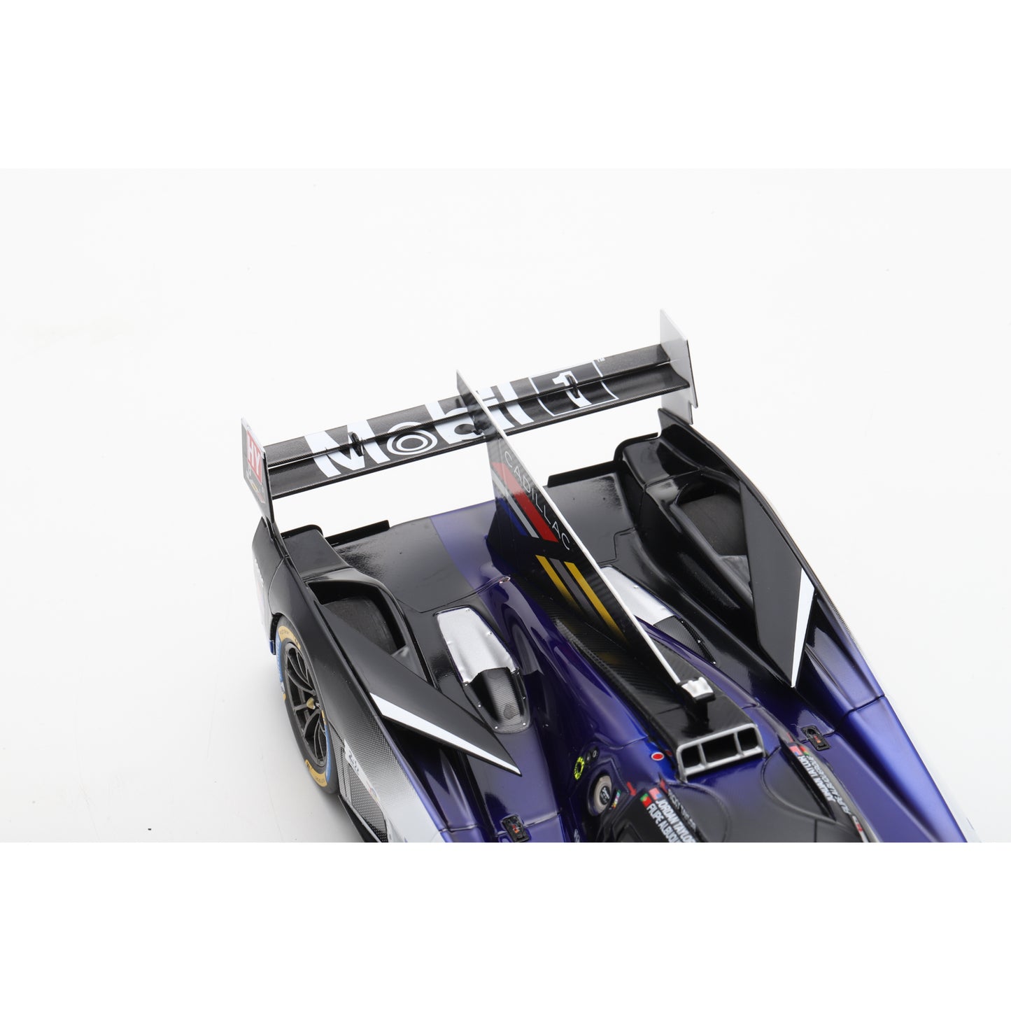 Spark 18S1066 1:18 - Cadillac V-Series.R No.101 CADILLAC WTR Le Mans 24H 2025 R. Taylor - J. Taylor - F. Albuquerque