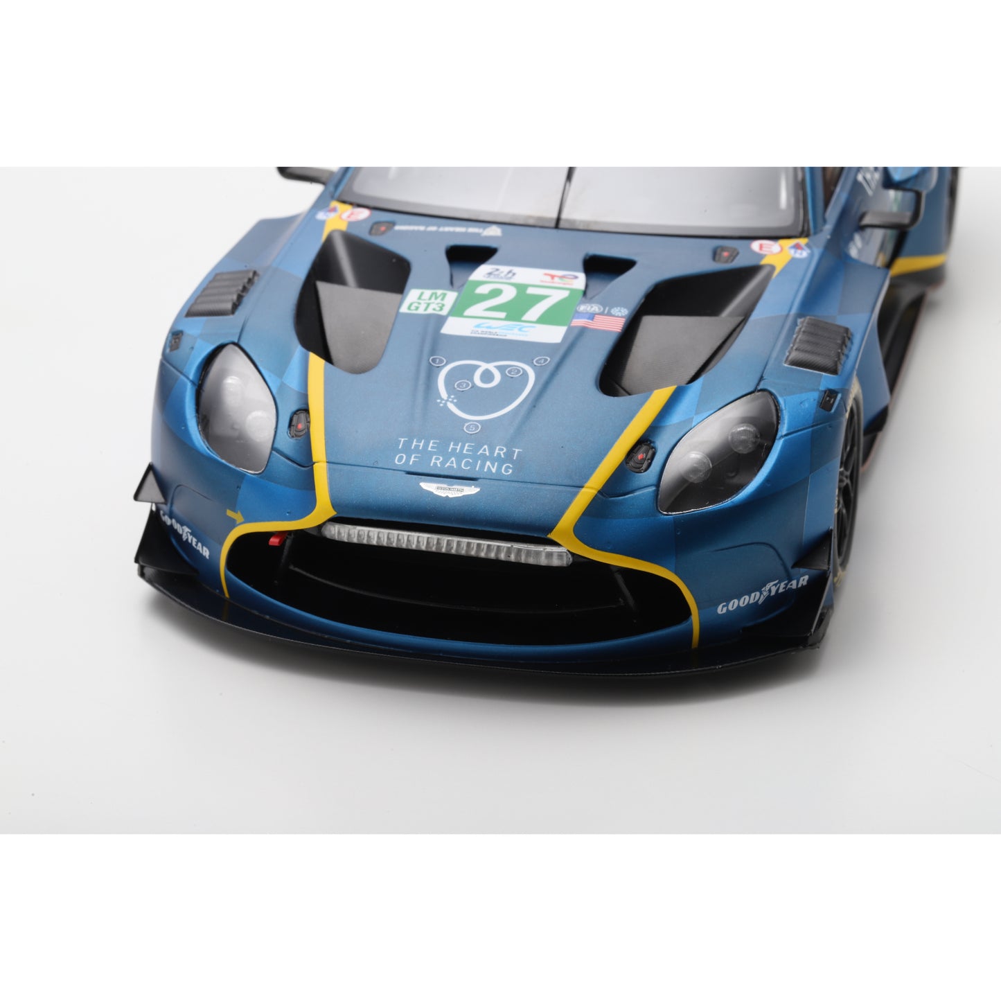 Spark 18S1072 1:18 - Aston Martin Vantage AMR LMGT3 No.27 HEART OF RACING TEAM Le Mans 24H 2025 I. James - M. Drudi - Z. Robichon