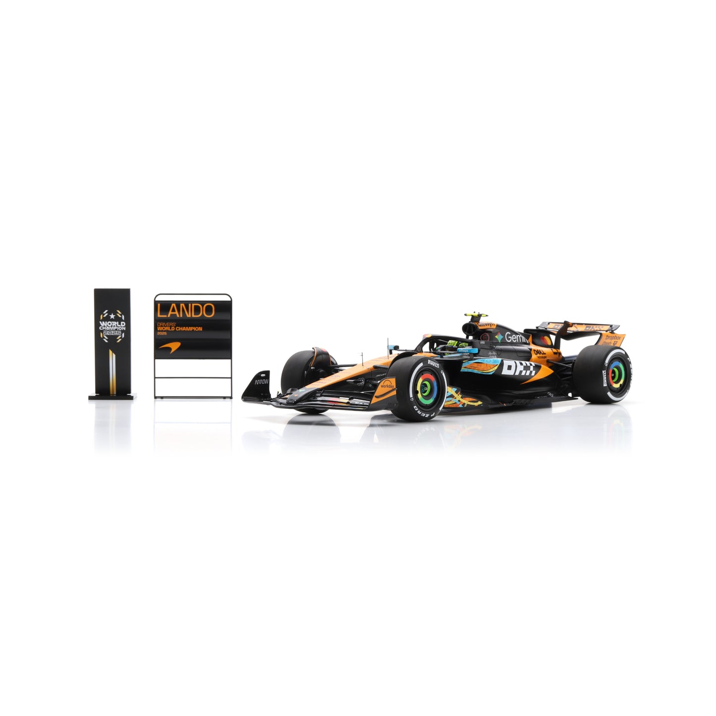Spark 18S1118 1:18 - McLaren MCL39 No.4 3rd Abu Dhabi GP 2025 Lando Norris F1 Drivers' World Champion 2025 with pit board