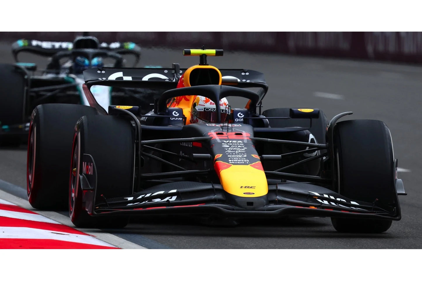 PRECOMMANDE - Spark S9634 1:43 - RED BULL Racing RB21 N°1 Oracle Red Bull Racing Winner Azerbaijan GP 2025 Max Vestappen (with pit board)