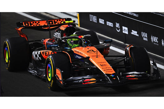 PRECOMMANDE - Spark 12S078 1:12 - McLaren MCL39 No.4 3rd Abu Dhabi GP 2025 Lando Norris F1 Drivers' World Champion 2025 with pit board