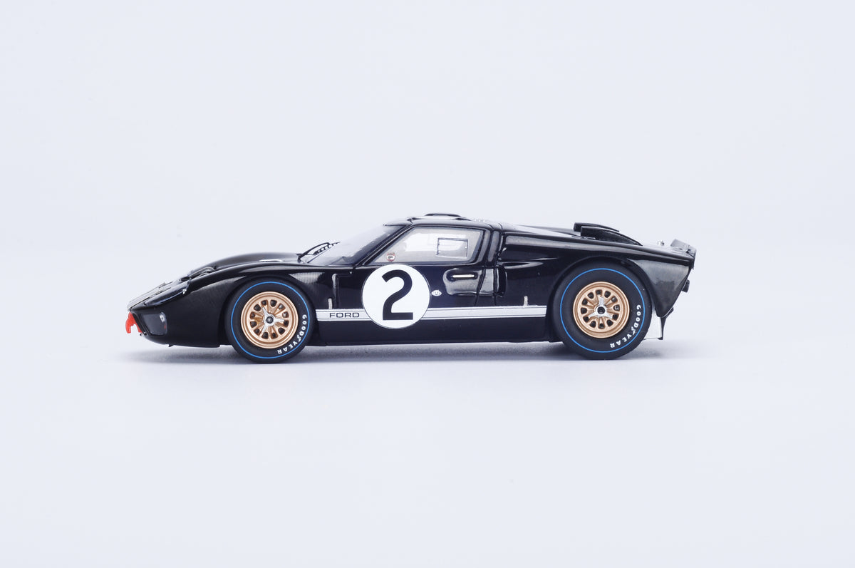 Spark 43LM66 1:43 - Ford Mk II No.2 Winner 24H Le Mans 1966 B. McLaren - C. Amon