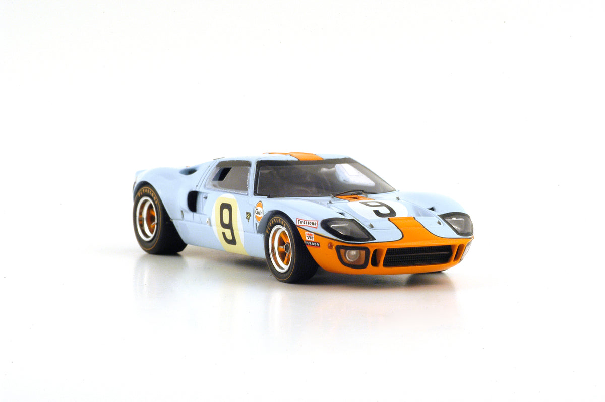 Spark 43LM68 1:43 - Ford GT 40 No.9 Winner 24H Le Mans 1968 P. Rodríguez - L. Bianchi