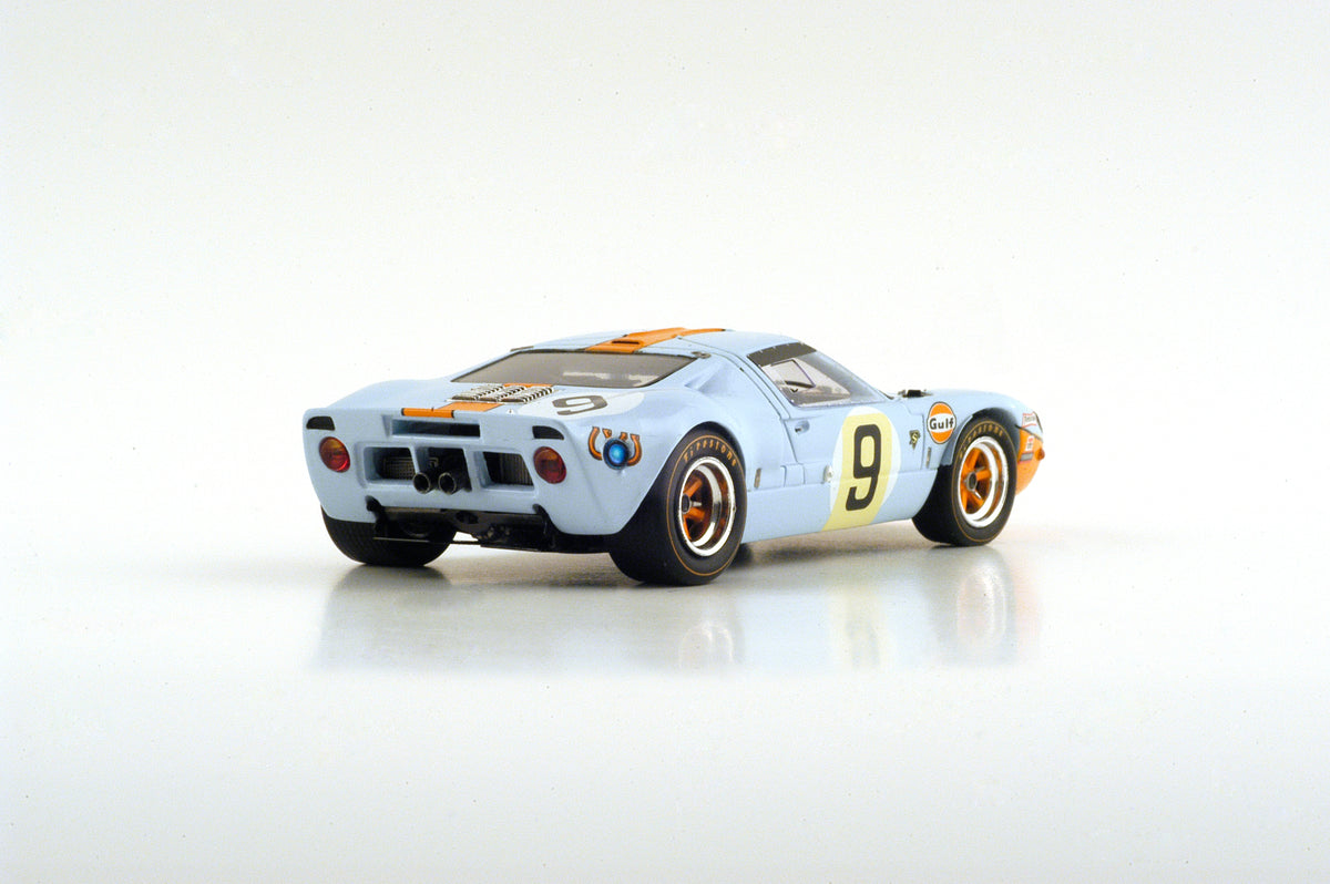 Spark 43LM68 1:43 - Ford GT 40 No.9 Winner 24H Le Mans 1968 P. Rodríguez - L. Bianchi