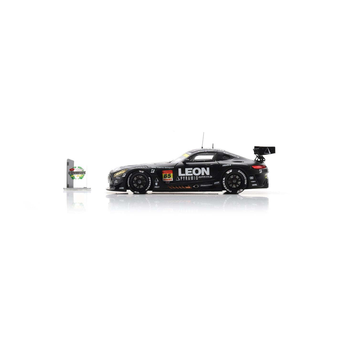Spark 43SGT2025C3 1:43 - MERCEDES-AMG K2 R&D LEON RACING No.65 GT300 Class Champion SUPER GT 2025 N. Gamou - T. Suganami with Champion board