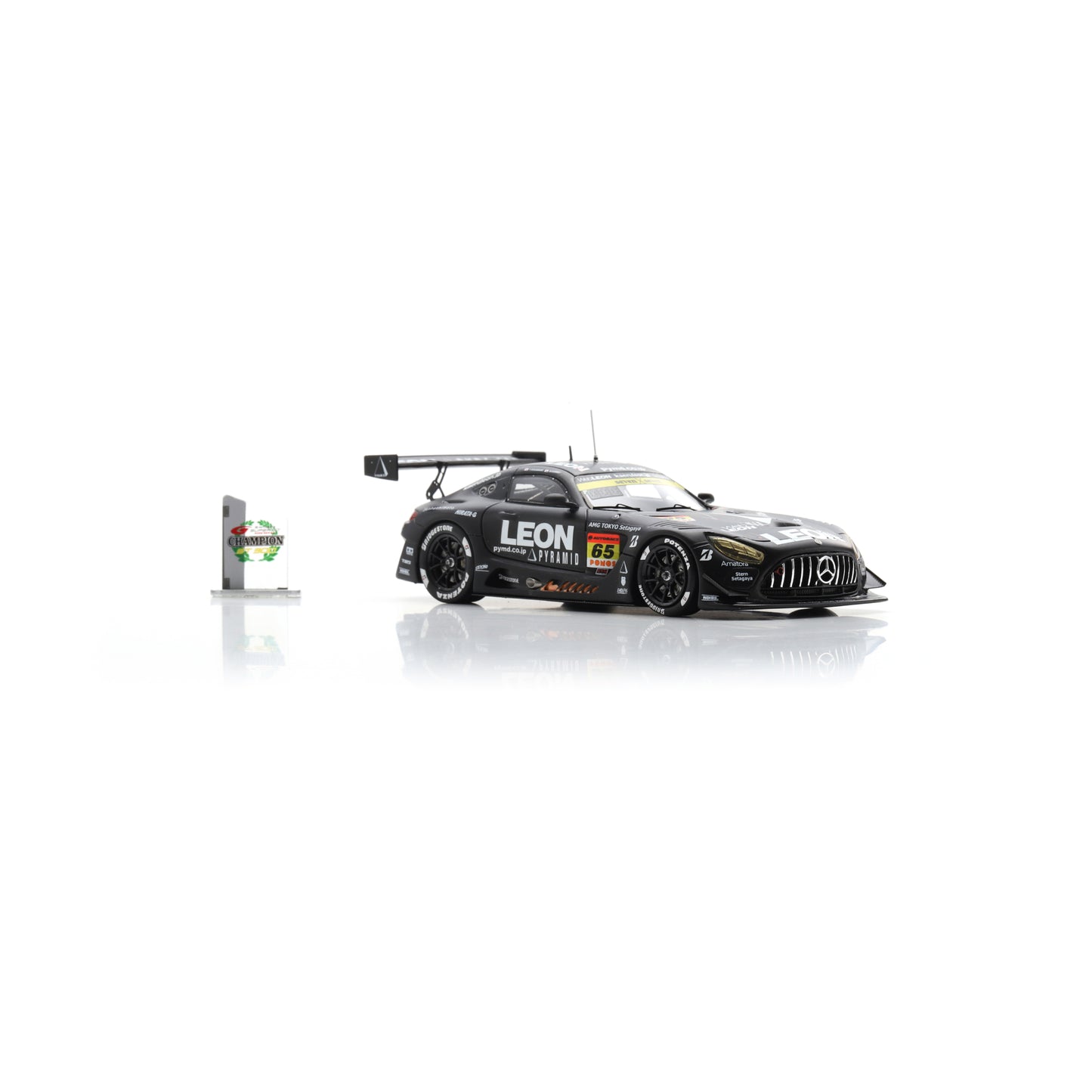 Spark 43SGT2025C3 1:43 - MERCEDES-AMG K2 R&D LEON RACING No.65 GT300 Class Champion SUPER GT 2025 N. Gamou - T. Suganami with Champion board