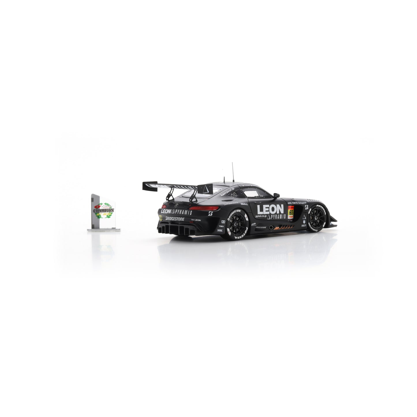Spark 43SGT2025C3 1:43 - MERCEDES-AMG K2 R&D LEON RACING No.65 GT300 Class Champion SUPER GT 2025 N. Gamou - T. Suganami with Champion board