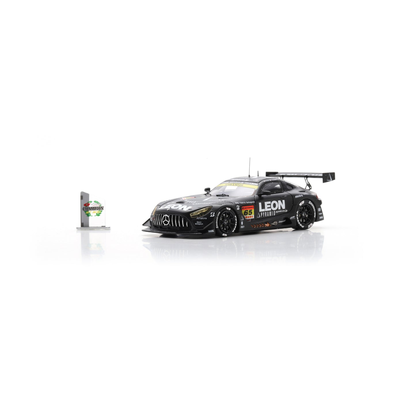 Spark 43SGT2025C3 1:43 - MERCEDES-AMG K2 R&D LEON RACING No.65 GT300 Class Champion SUPER GT 2025 N. Gamou - T. Suganami with Champion board