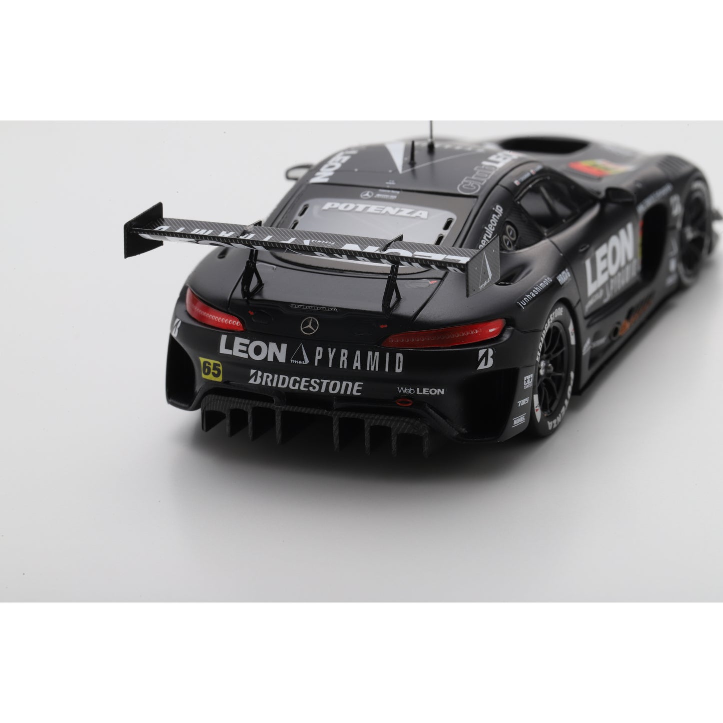 Spark 43SGT2025C3 1:43 - MERCEDES-AMG K2 R&D LEON RACING No.65 GT300 Class Champion SUPER GT 2025 N. Gamou - T. Suganami with Champion board