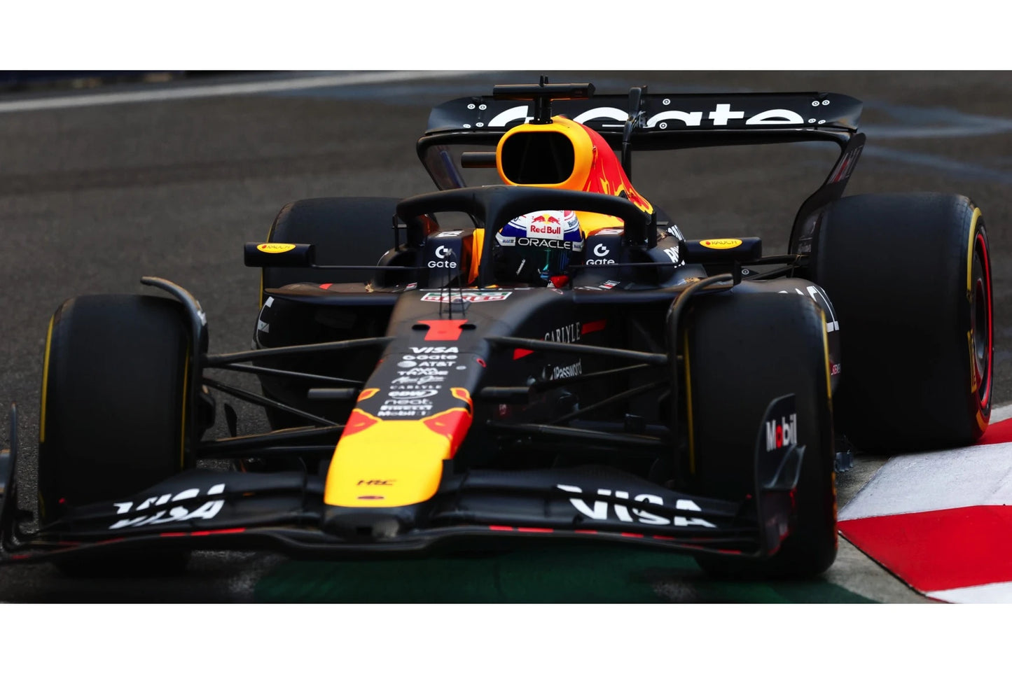PRECOMMANDE - Spark S9635 1:43 - RED BULL Racing RB21 N°22 Oracle Red Bull Racing 6th Azerbaijan GP 2025 Yuki Tsunoda (with pit board)