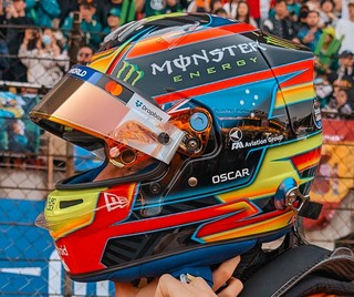 PRECOMMANDE - Spark 5HF196 Casque Oscar Piastri 1/5 - McLaren Formula 1 Team 2025