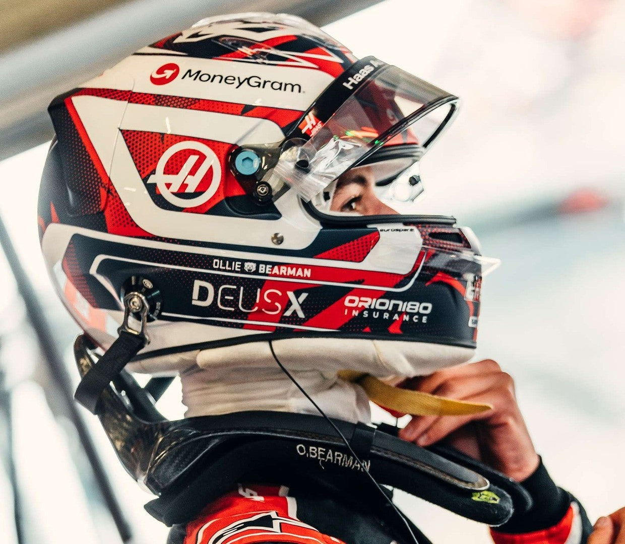 PRECOMMANDE - Spark 5HF221 Casque 1:5 - Ollie Bearman - MoneyGram Haas F1 Team -  British GP 2025
