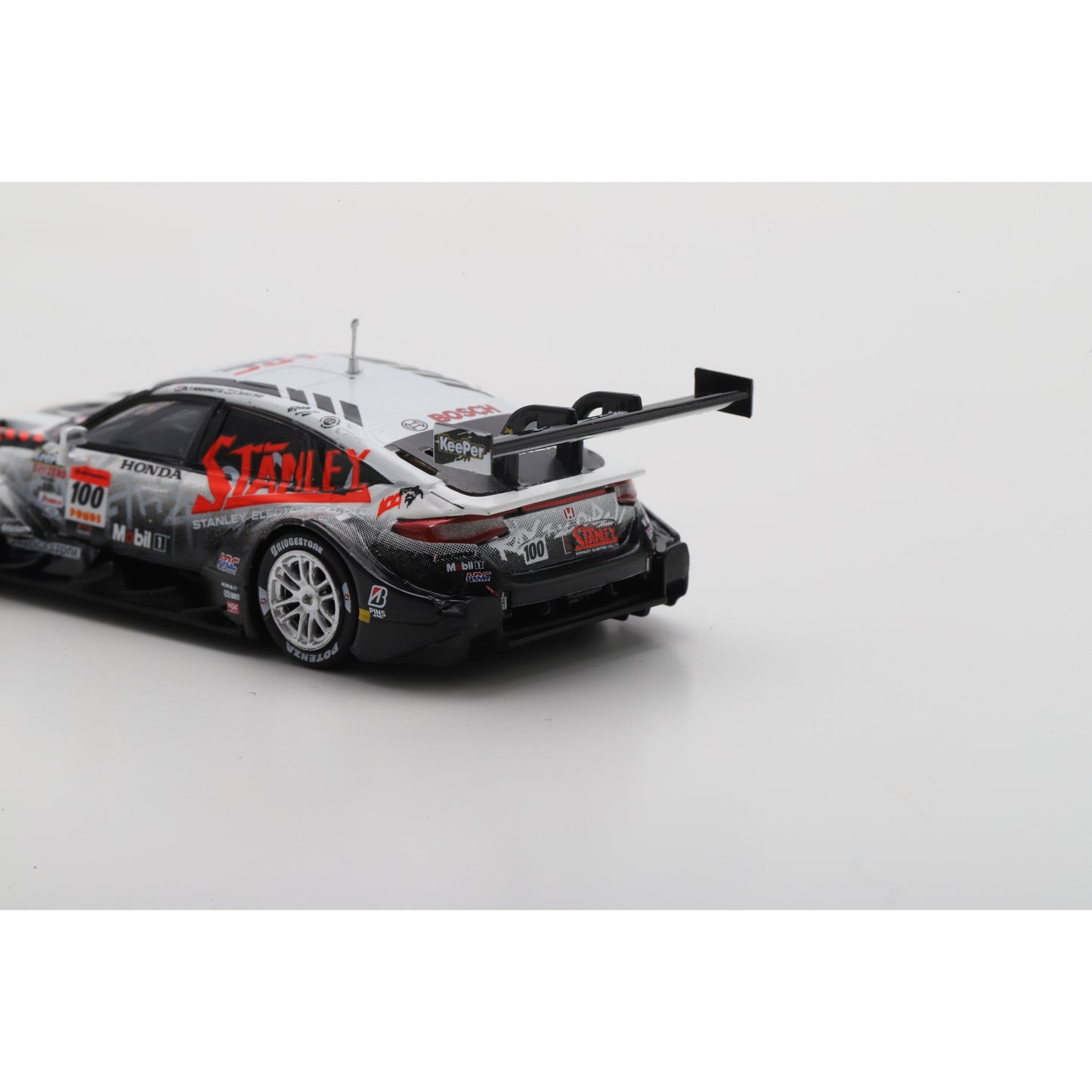 Spark 64SGT25100 1:64 - HONDA CIVIC TYPE R-GT N°100 STANLEY TEAM KUNIMITSU GT500 SUPER GT 2025 N. Yamamoto - T. Makino 