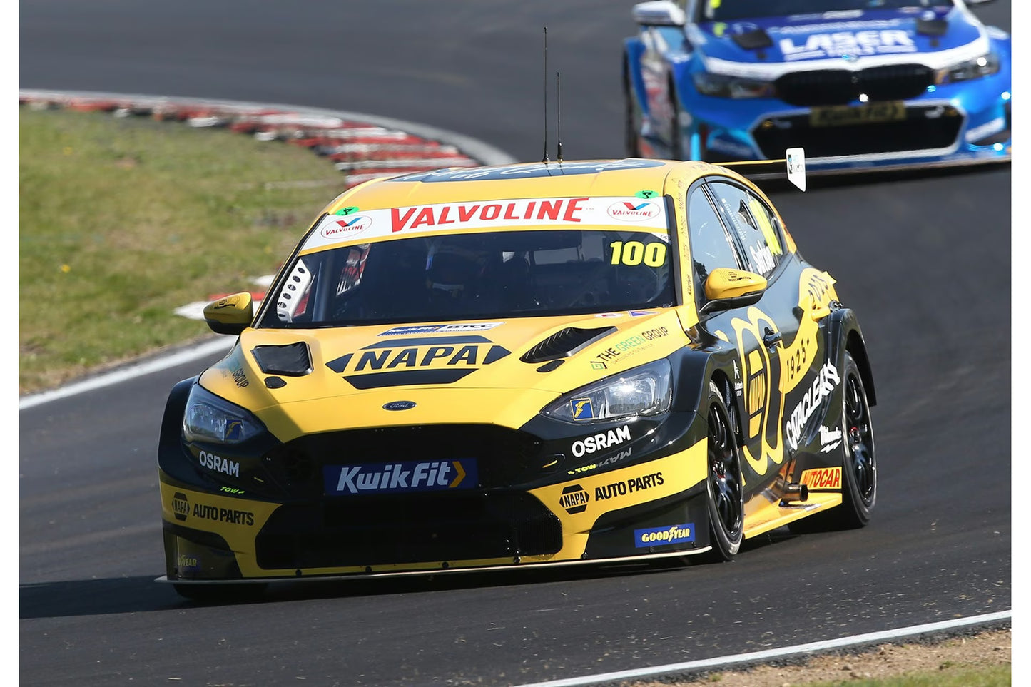 PRECOMMANDE - Spark UK041 1:43 - NAPA Racing UK No.100 Ford Focus BTCC - Brands Hatch Indy 2025 - 100 Years of NAPA Ashley Sutton Limited (500ex.)
