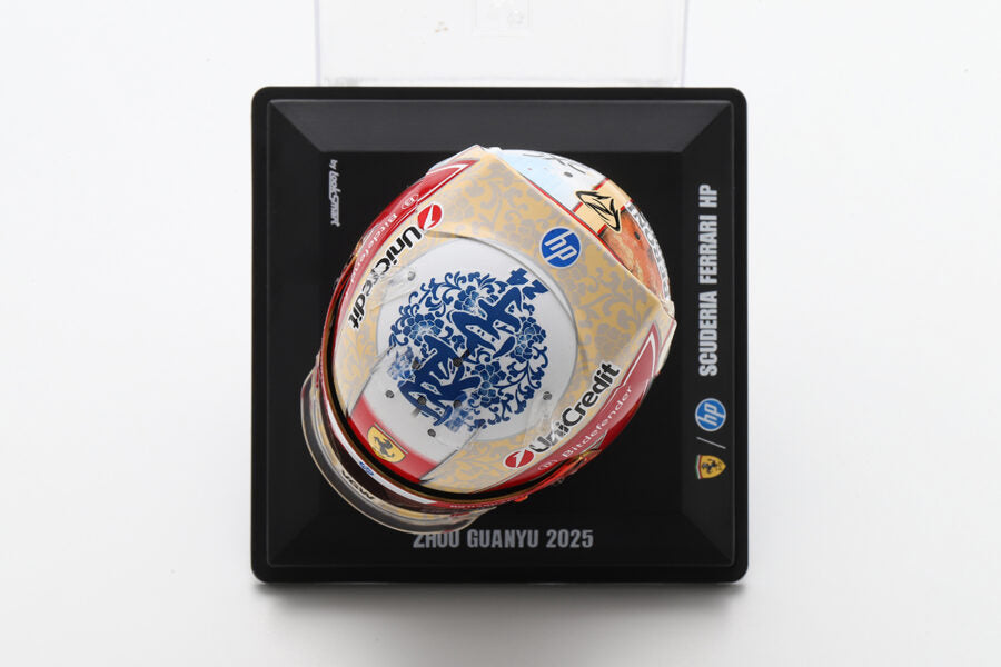 Looksmart LSHEL010 Casque 1:5 - Zhou Guanyu – Scuderia Ferrari HP - 2025