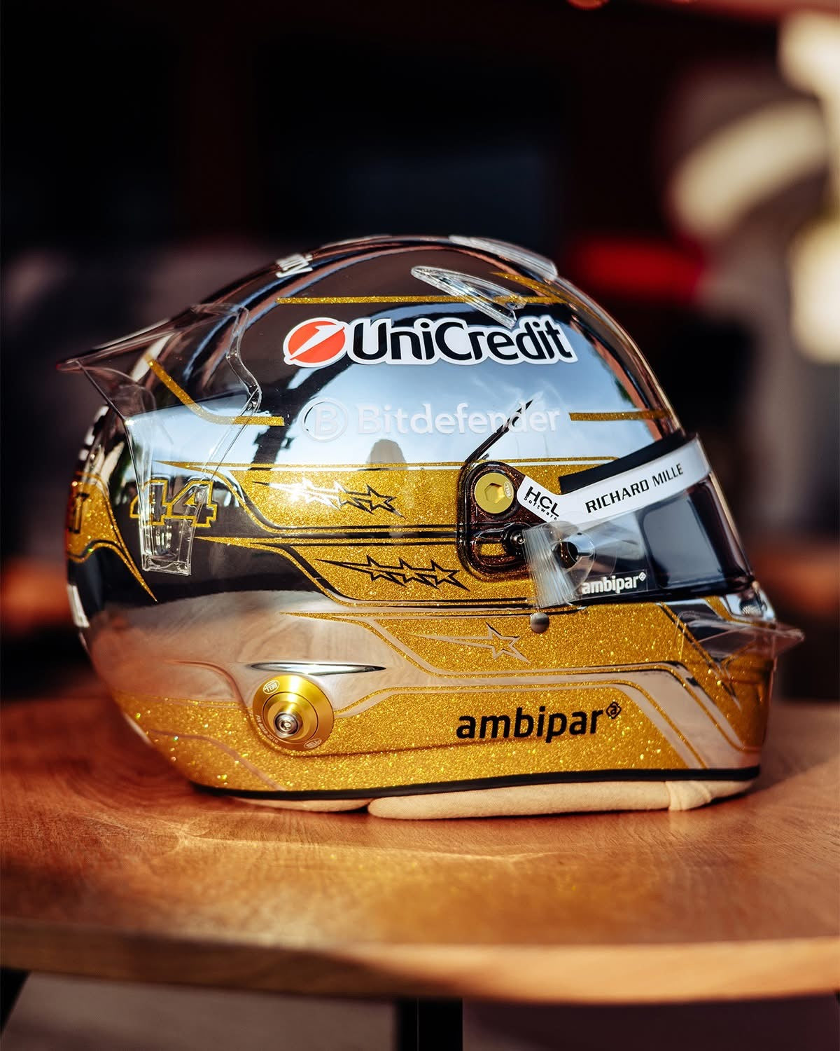 PRECOMMANDE - Looksmart LSHEL029 Casque 1:5 - Lewis Hamilton - Scuderia Ferrari HP Abu Dhabi GP 2025