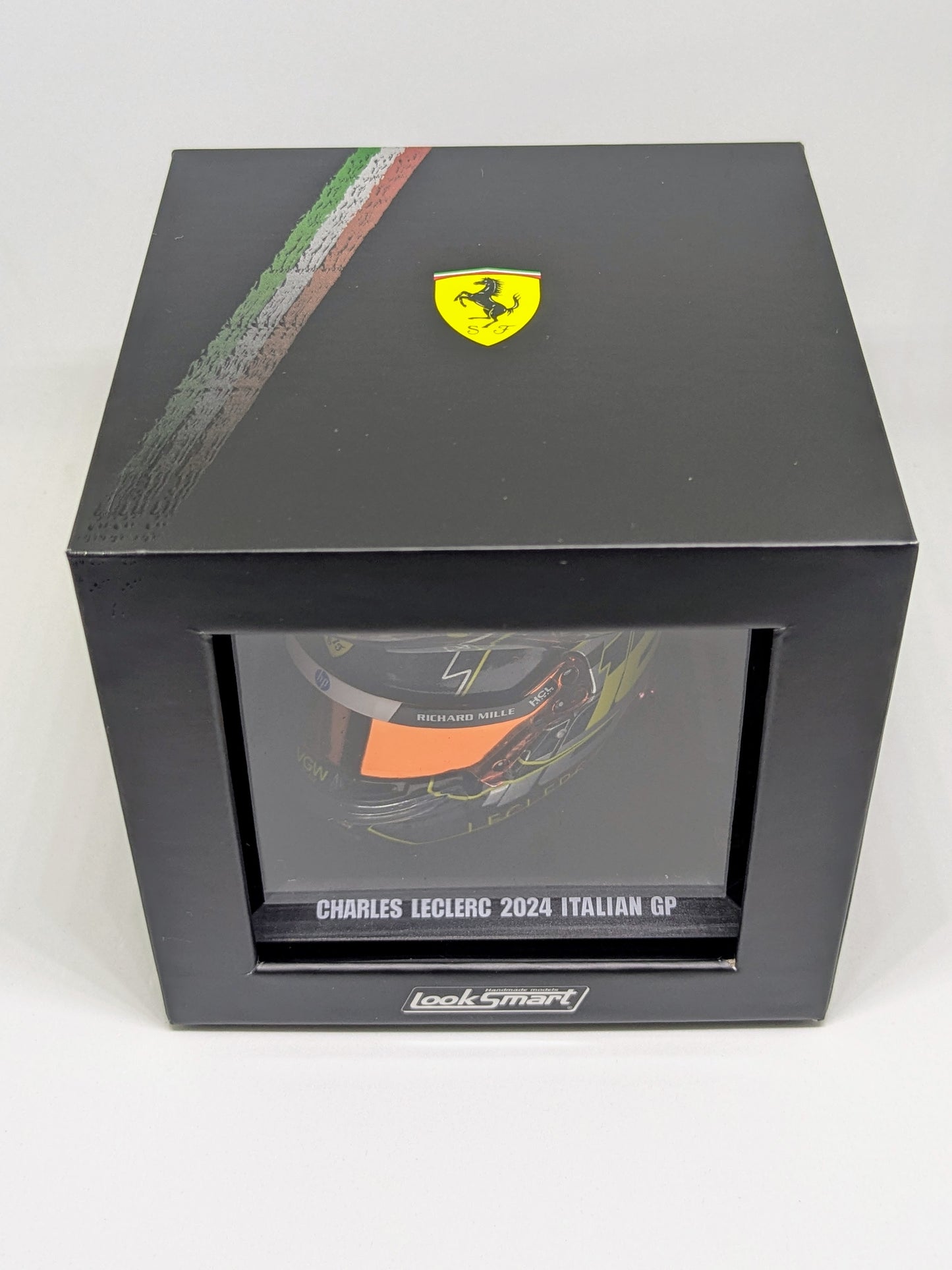 Looksmart LSHEL004 Casque 1:5 - Charles Leclerc – Scuderia Ferrari HP Italian GP 2024 WINNER