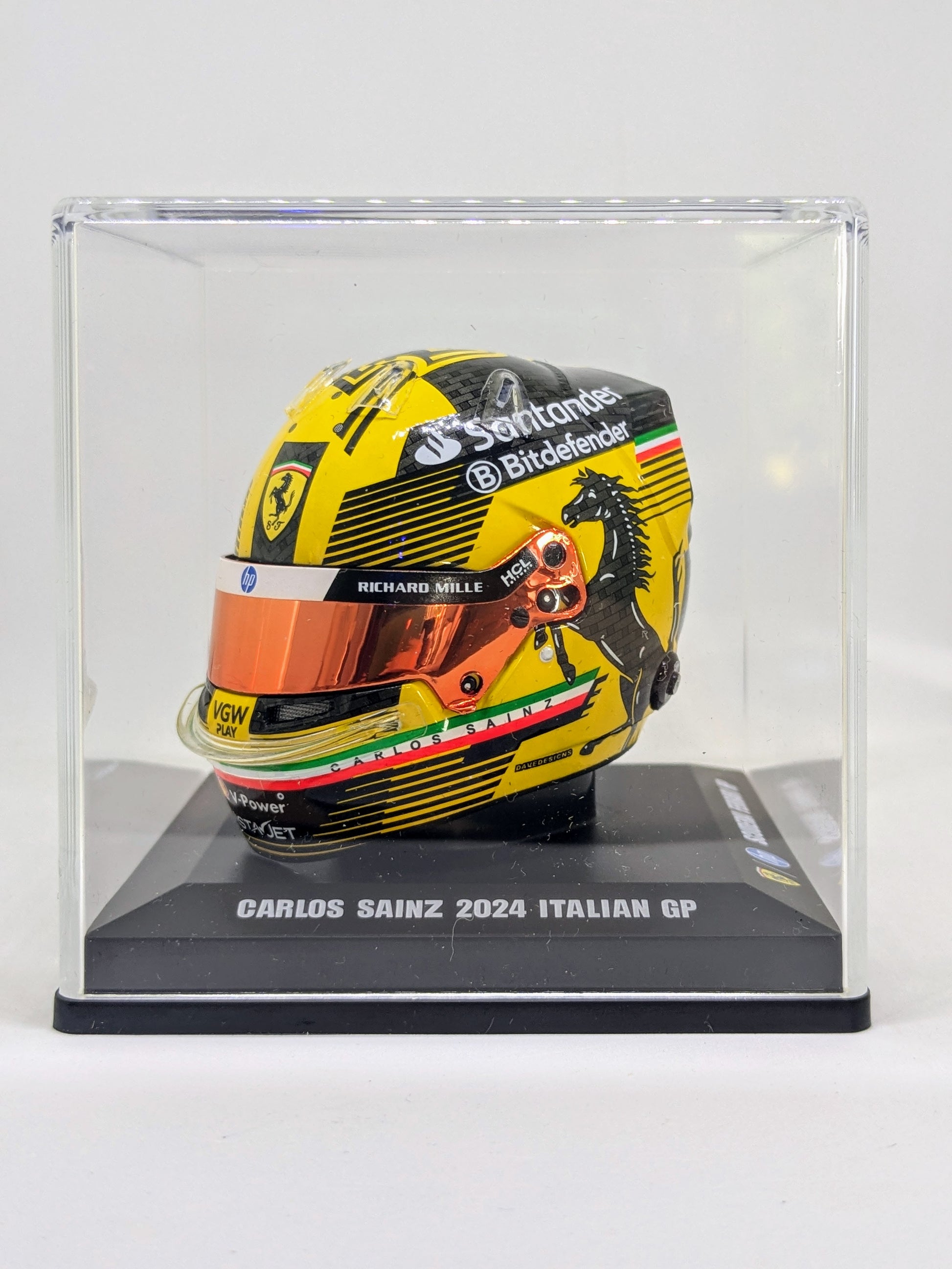 Scuderia F1 Team, modèle officiel LookSmart Spark, mini casque Carlos Sainz édition spéciale 2024 GP italien à l'échelle 1/5, noir, jaune Scuderia F1 Team, modèle officiel LookSmart Spark, mini casque Carlos Sainz édition spéciale 2024 GP italien à l'échelle 1/5, noir, jaune
