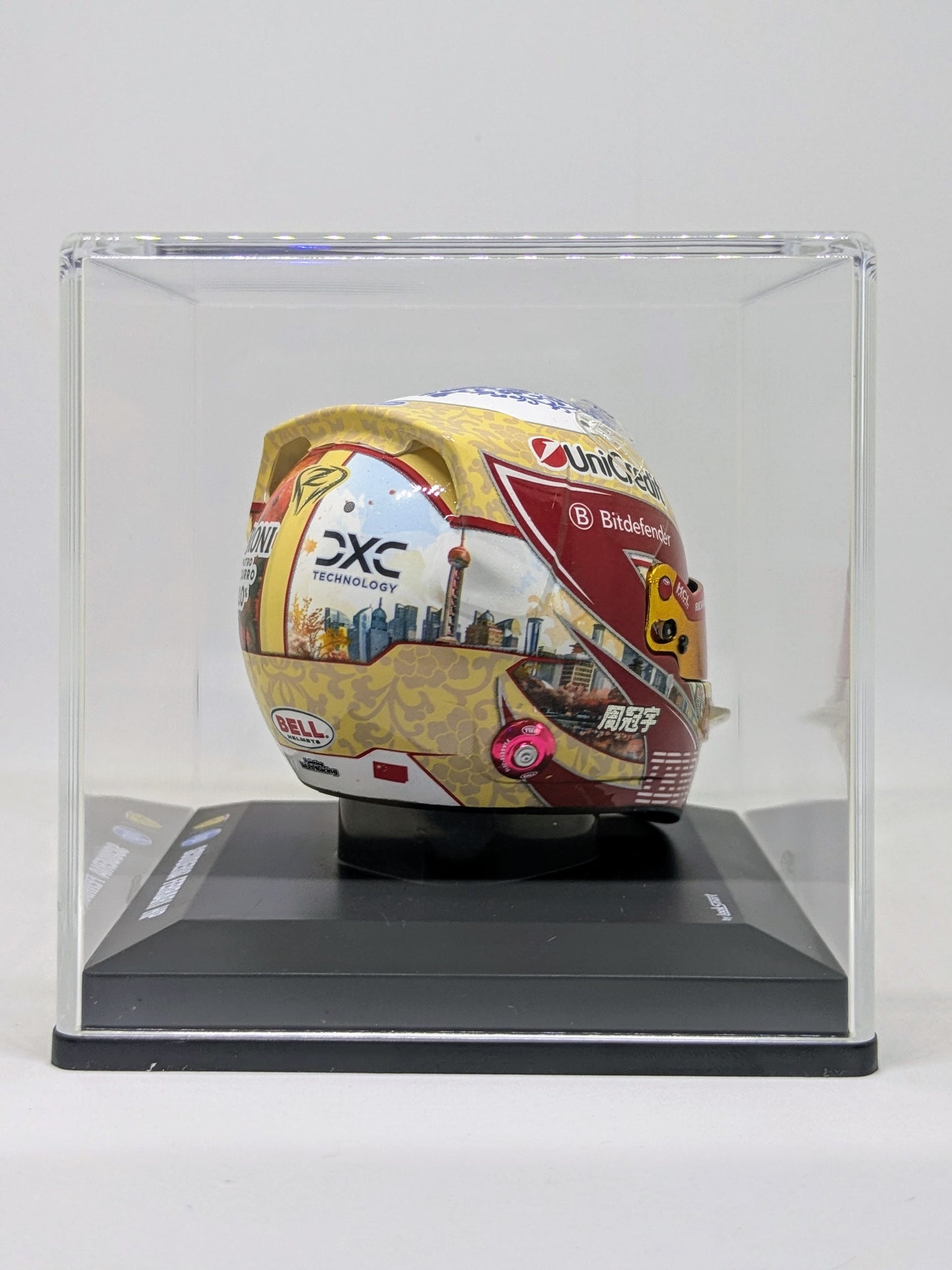Looksmart LSHEL010 Casque 1:5 - Zhou Guanyu – Scuderia Ferrari HP - 2025
