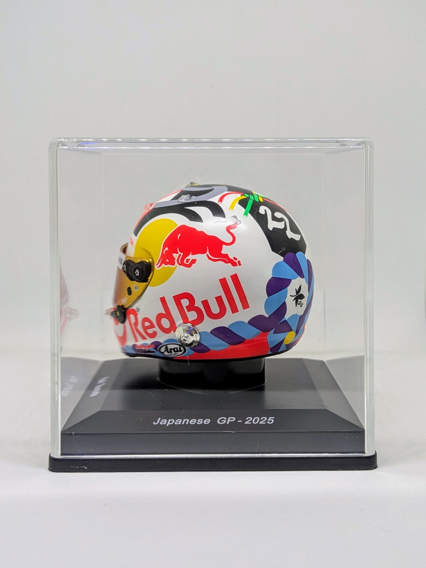 PRE-ORDER - Spark 5HF204 Yuki Tsunoda Helmet - Oracle Red Bull Racing - Japanese GP 2025