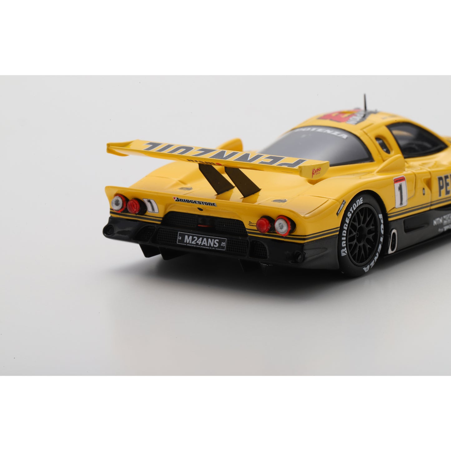 Spark S3573 1:43 - NISSAN R390 GT1 Pennzoil - Erik Comas