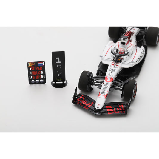 PRECOMMANDE - Spark S9594 1:43 - Red Bull Racing RB21 No.1 Oracle Red Bull Racing Winner Japanese GP 2025 Max Verstappen With Pit Board