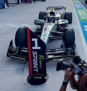 PRECOMMANDE - Spark S9627 1:43 - Mercedes W16 No.12 Mercedes-AMG PETRONAS Formula One Team Sprint Qualifying Pole Miami GP 2025 Kimi Antonelli - with pit board