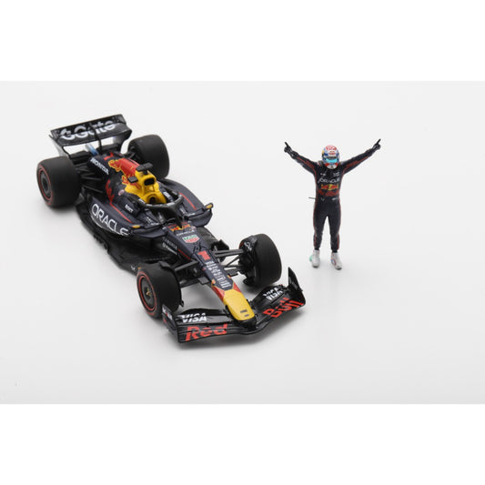 Spark S9666 1:43 - RED BULL Racing RB21 N°1 Oracle Red Bull Racing Winner US GP 2025 Max Verstappen (with pit boards, standing figure & XL base)