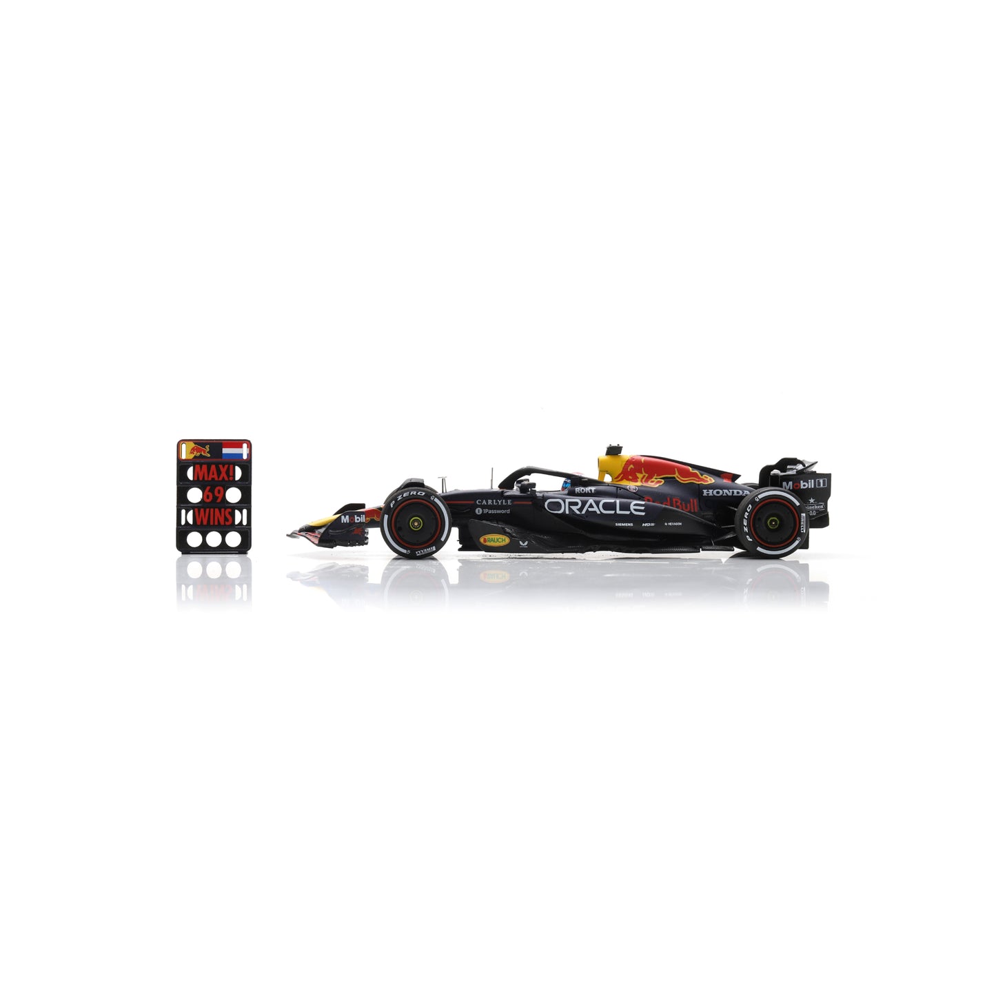 Spark S9669 1:43 - RED BULL Racing RB21 N°1 Oracle Red Bull Racing Winner Las Vegas 2025 Max Verstappen with Pit Board