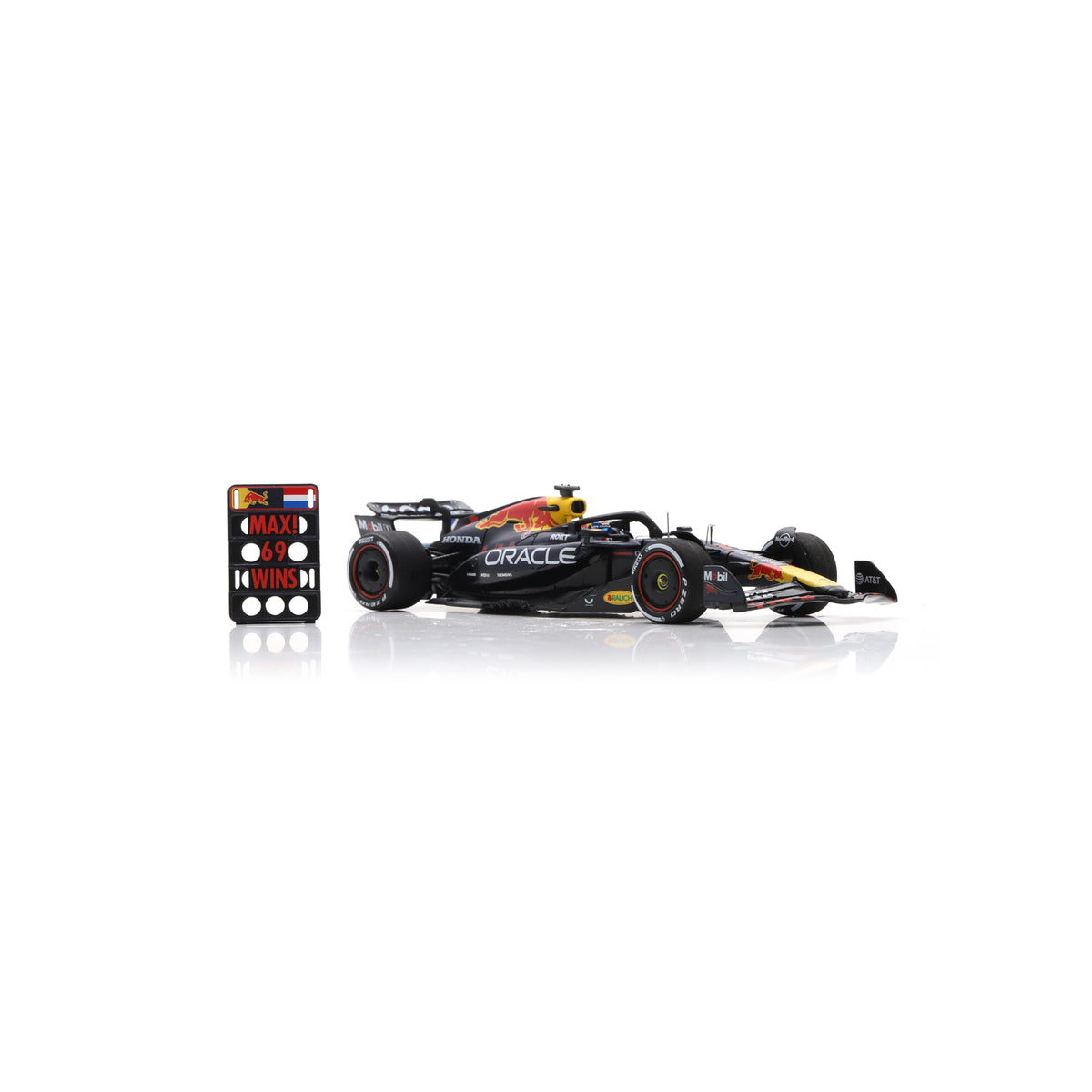Spark S9669 1:43 - RED BULL Racing RB21 N°1 Oracle Red Bull Racing Winner Las Vegas 2025 Max Verstappen with Pit Board