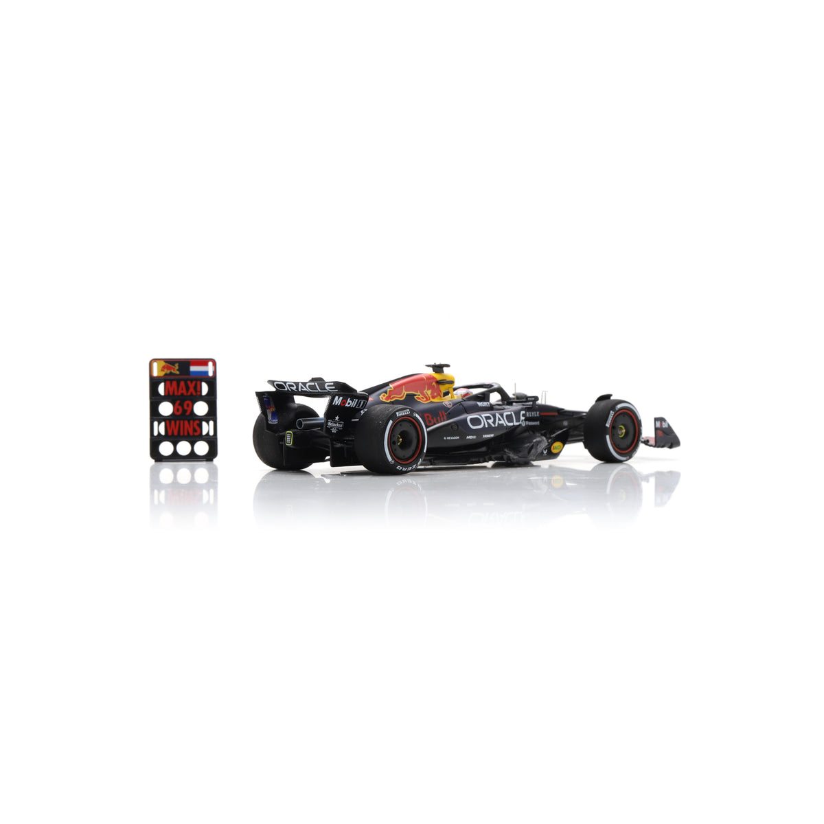 Spark S9669 1:43 - RED BULL Racing RB21 N°1 Oracle Red Bull Racing Winner Las Vegas 2025 Max Verstappen with Pit Board