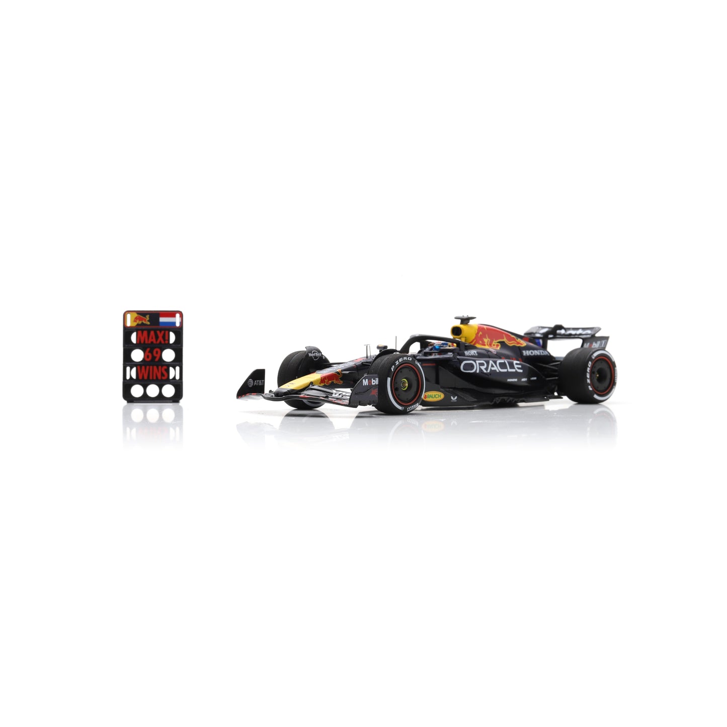 Spark S9669 1:43 - RED BULL Racing RB21 N°1 Oracle Red Bull Racing Winner Las Vegas 2025 Max Verstappen with Pit Board